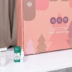 Detalle de la caja y algunos productos del Calendario de Adviento VeganBox 2024 "Natural Beauty"