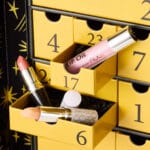 Detalle de los cajones del Calendario de Adviento John Lewis 2024