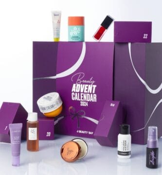 La caja y los productos del primer Calendario de Adviento Beauty Bay