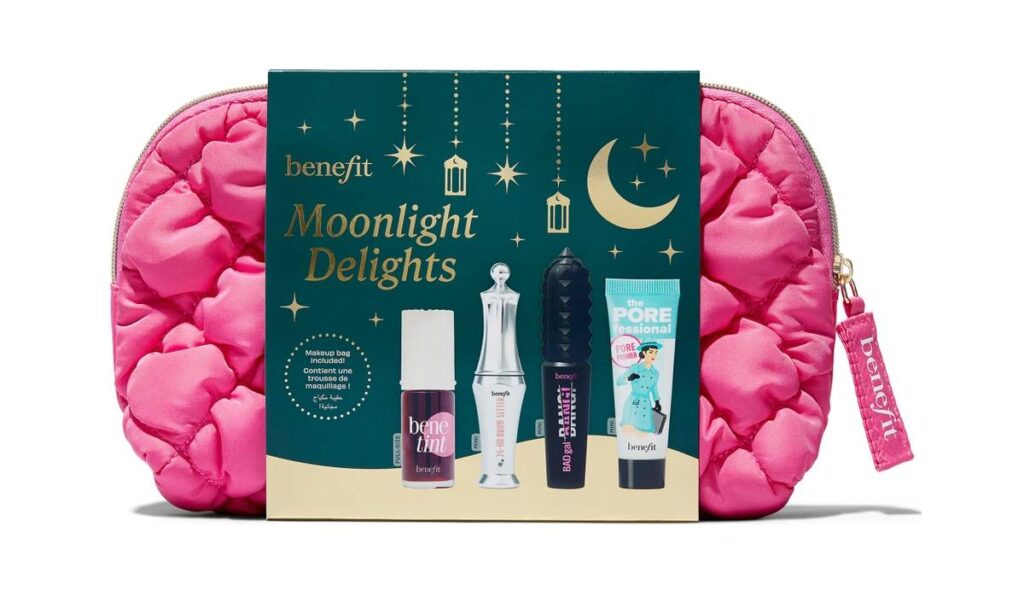 La bolsa rosa en la que se presenta el set de Benefit Moonlig Delights
