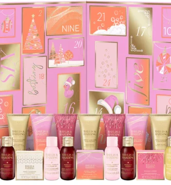 La caja y los productos del Calendario de adviento Baylis & Harding 2025 "Book of 24 Bathing Beauty Treats"
