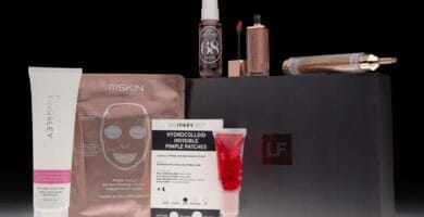 La caja y los productos de la edición especial Black Friday de Lookfantastic 2025