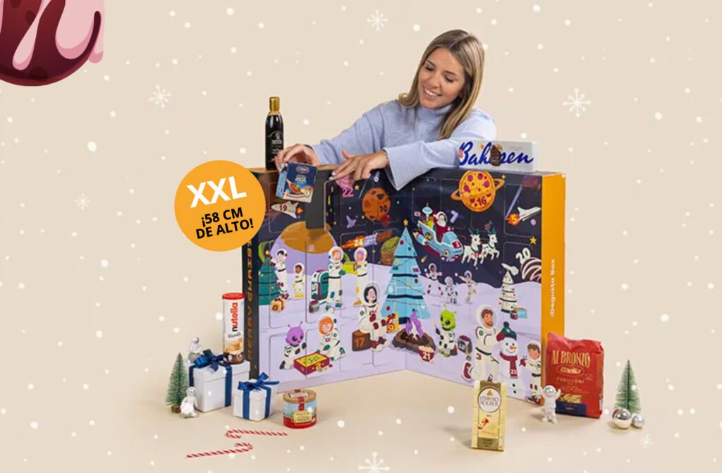 Una mujer con el Calendario de adviento Degusta Box 2026 Foodie XXL