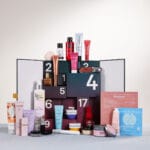 La caja abierta y los productos del Calendario de adviento ASOS 2025