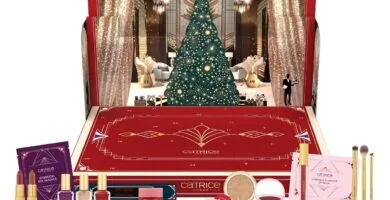 La caja abierta y productos del Calendario de Adviento Catrice 2024