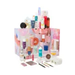 La caja y los productos del Calendario de Adviento Cult Beauty 2024