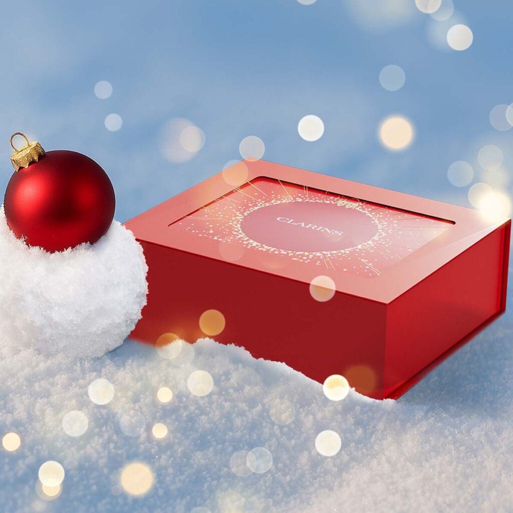 La caja roja del Calendario de adviento Clarins 2025