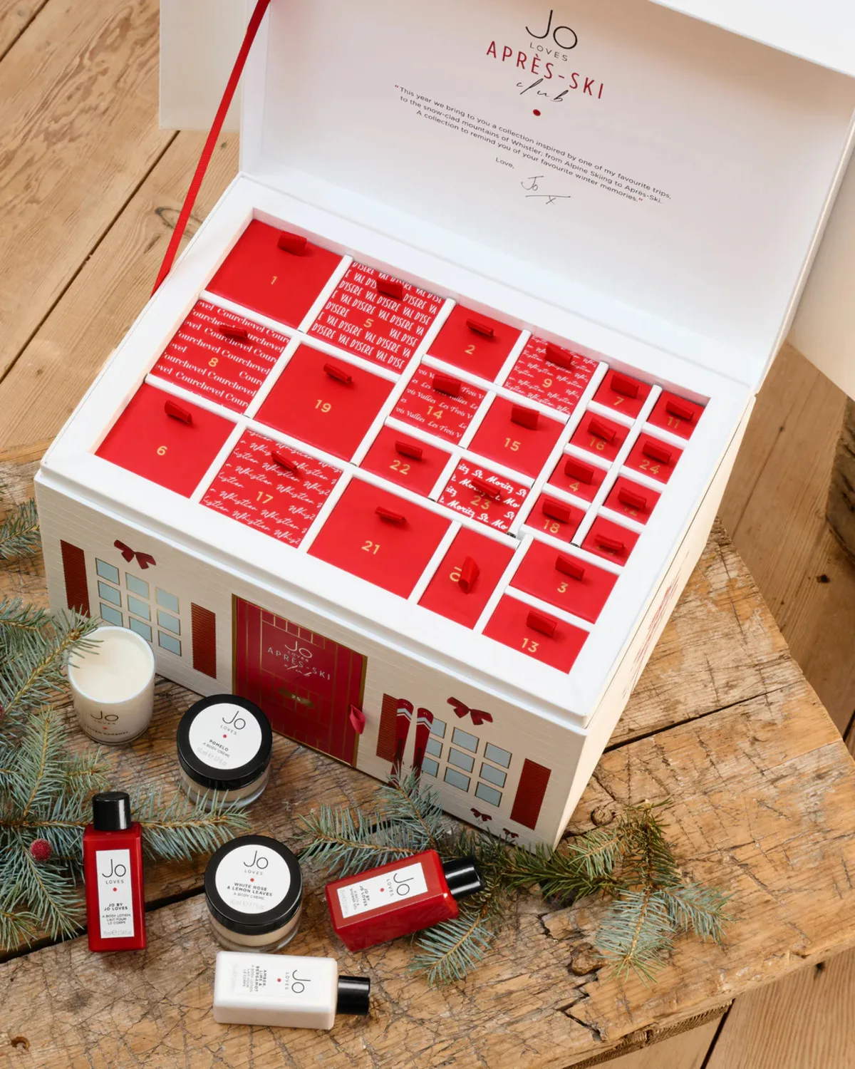 La caja abierta y algunos productos del Calendario de Adviento Jo Loves 2024