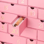 Detalle de uno de los cajones del Calendario de Adviento Adopt 2024