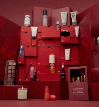 La caja y los productos del Calendario de adviento Lookfantastic 2025 de Belleza