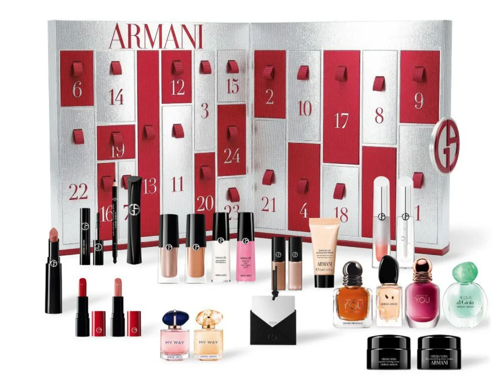 La caja y los productos del Calendario de adviento Armani Beauty 2026