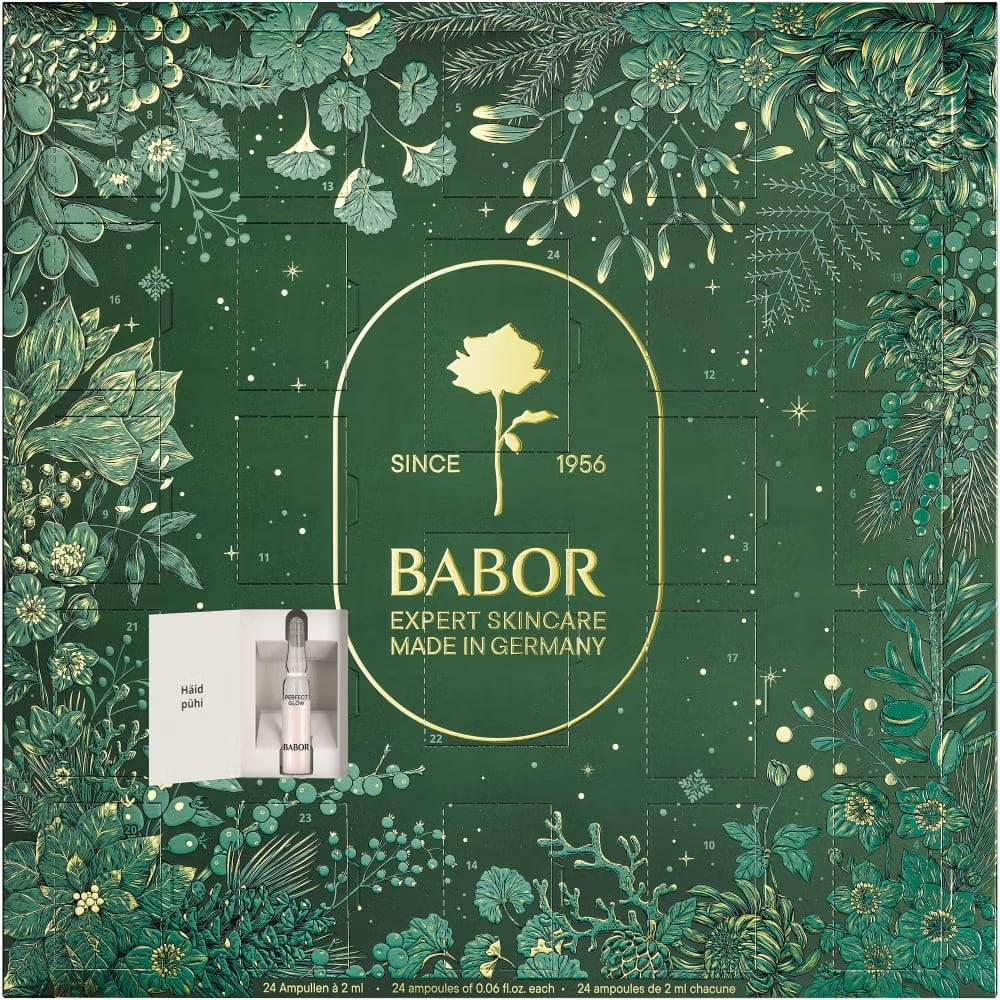 La caja del Calendario de adviento Babor 2025 con una ventana abierta mostrando una de sus ampollas