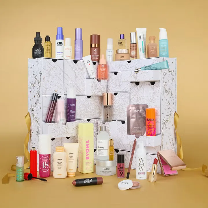 La caja y los productos del Calendario de adviento Cult Beauty 2026 Special Edition