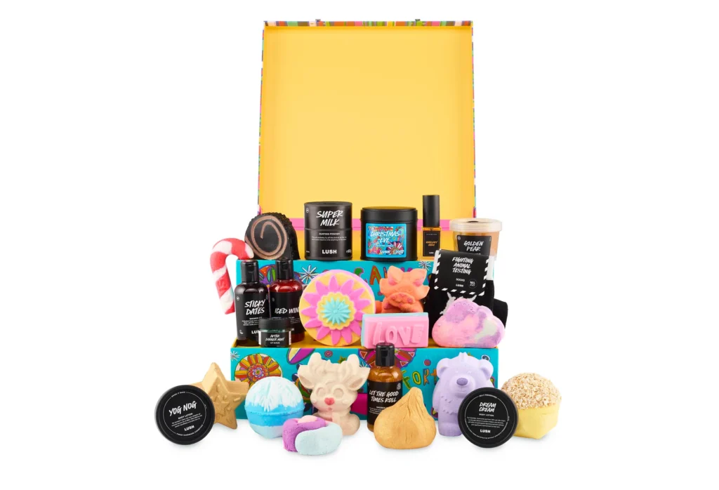La caja amarilla y los productos del Calendario de Adviento Lush 2025