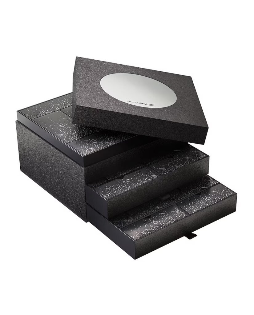 La caja del Calendario de adviento MAC Cosmetics 2026