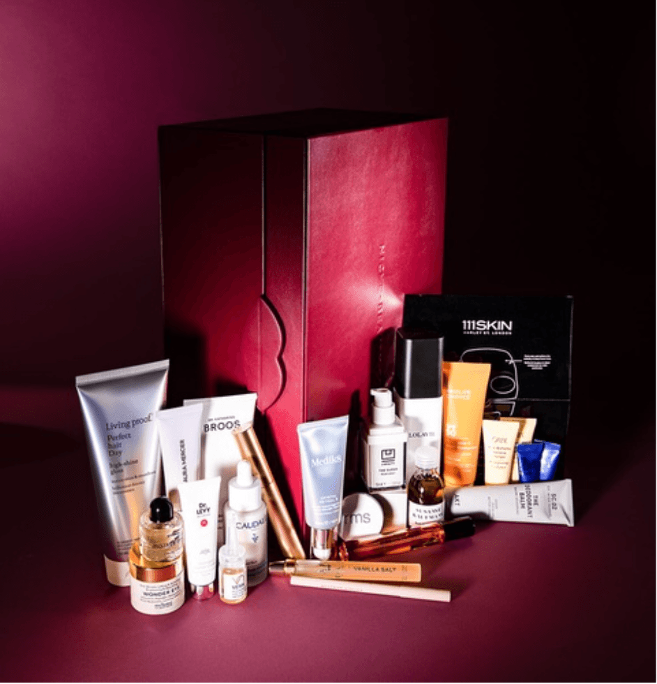 La caja y los productos del Calendario de adviento Niche Beauty 2026 Classic