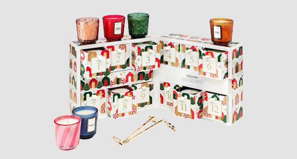 La caja abierta y algunos de los productos del Calendario de adviento Voluspa 2026