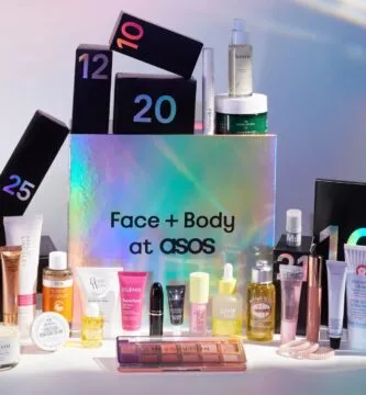 La caja y los productos del Calendario de Adviento ASOS 2024 "Face + Body"