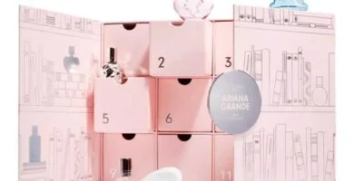 El interior del Calendario de Adviento Ariana Grande 2023, con algunos de los perfumes que contiene