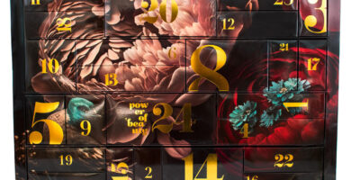 La caja con motivos florales del Calendario de Adviento Baslerbeauty 2024