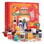Los productos del Calendario de Adviento Body & Earth 2023 desplegados frente a la caja naranja con el mensaje "Merry Christmas"