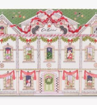 El Calendario de Adviento Cath Kidston 2024, con una caja que reproduce una casa de muñecas