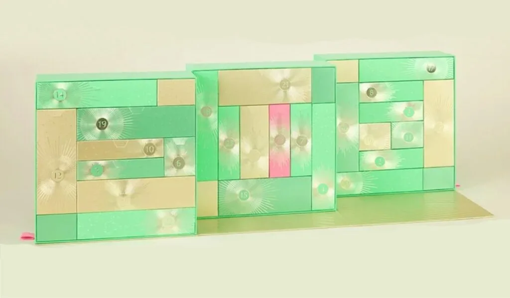La caja holográfica verde del Calendario de Adviento De Bijenkorf 2024