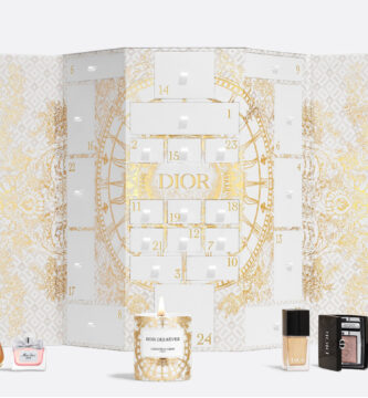 La caja abierta y varios productos del Calendario de Adviento Dior Beauty 2024