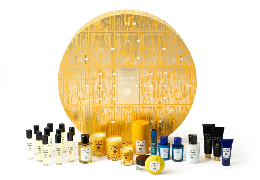 La caja y los productos del Calendario de adviento Acqua di Parma 2025