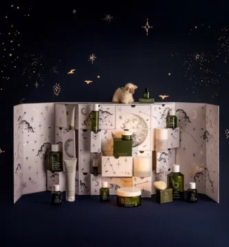 La caja abierta con los productos del Calendario de adviento Bamford 2025