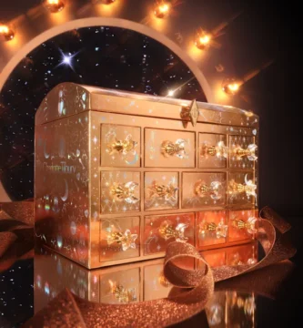 El cofre dorado del Calendario de adviento Charlotte Tilbury 2025