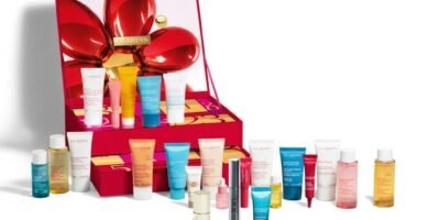 La caja y los productos del Calendario de adviento Clarins 2026 de 24 días