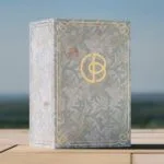 Calendario de Adviento Cult Beauty 2026 en su caja decorada con motivos navideños