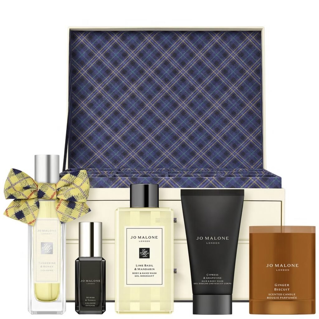 El cofre y algunos de los productos del Calendario de adviento Jo Malone 2026