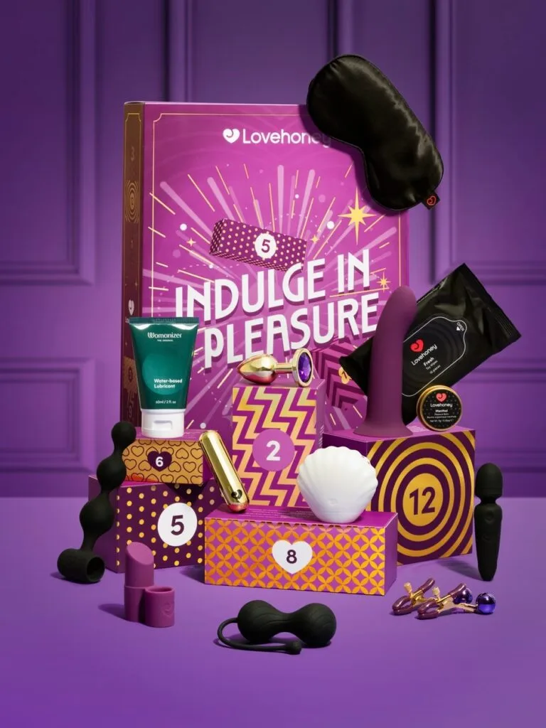 La caja y los productos del Calendario de adviento Lovehoney Indulge in Pleasure 2025
