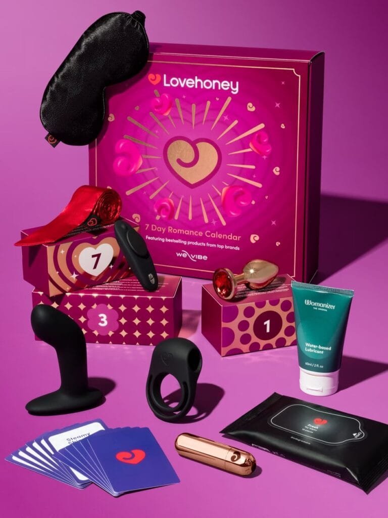 La caja y los productos del Calendario de adviento Lovehoney Romance 2026