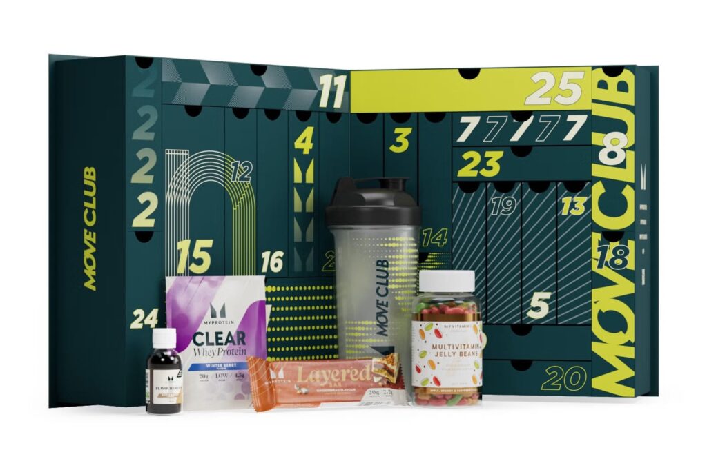 La caja y algunos productos del Calendario de adviento MyProtein 2025
