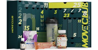 La caja y algunos productos del Calendario de adviento MyProtein 2025