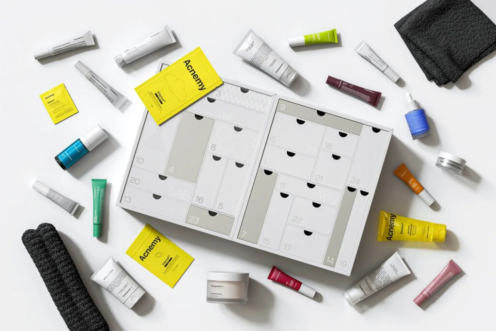 La caja y los productos del Calendario de adviento Niche Beauty Lab 2026