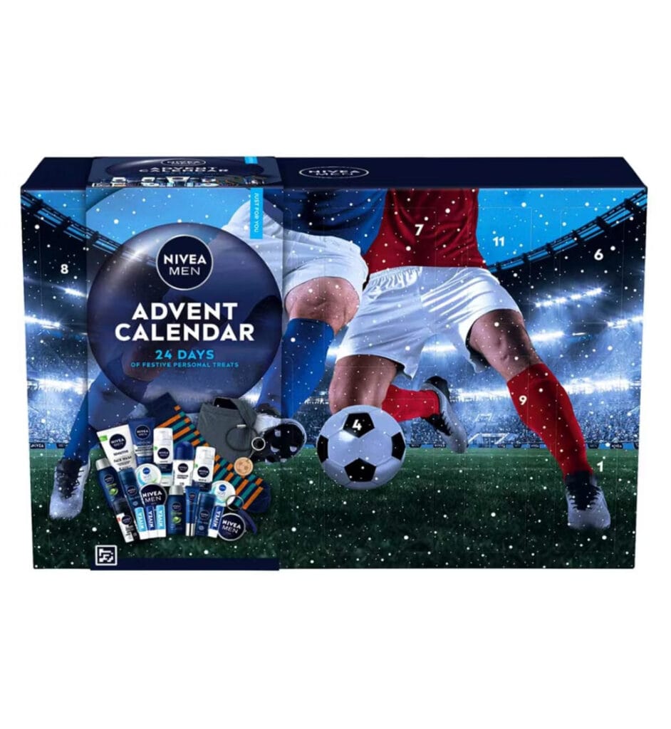 La caja del Calendario de adviento Nivea Men 2025, tematizada de fútbol