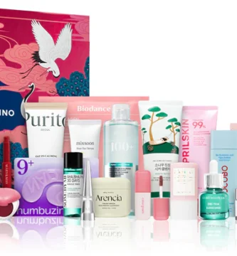 La caja y los productos del Calendario de adviento Notino Korean Beauty Gems 2026
