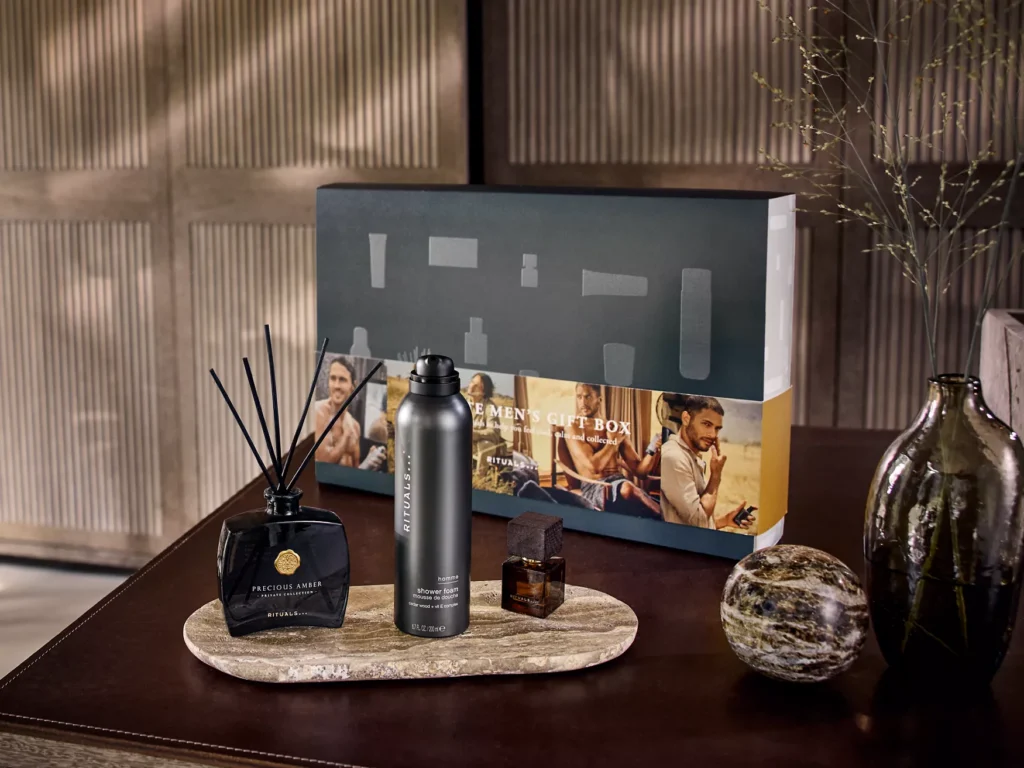 La caja y algunos de los productos del Calendario de adviento Rituals Hombre 2025