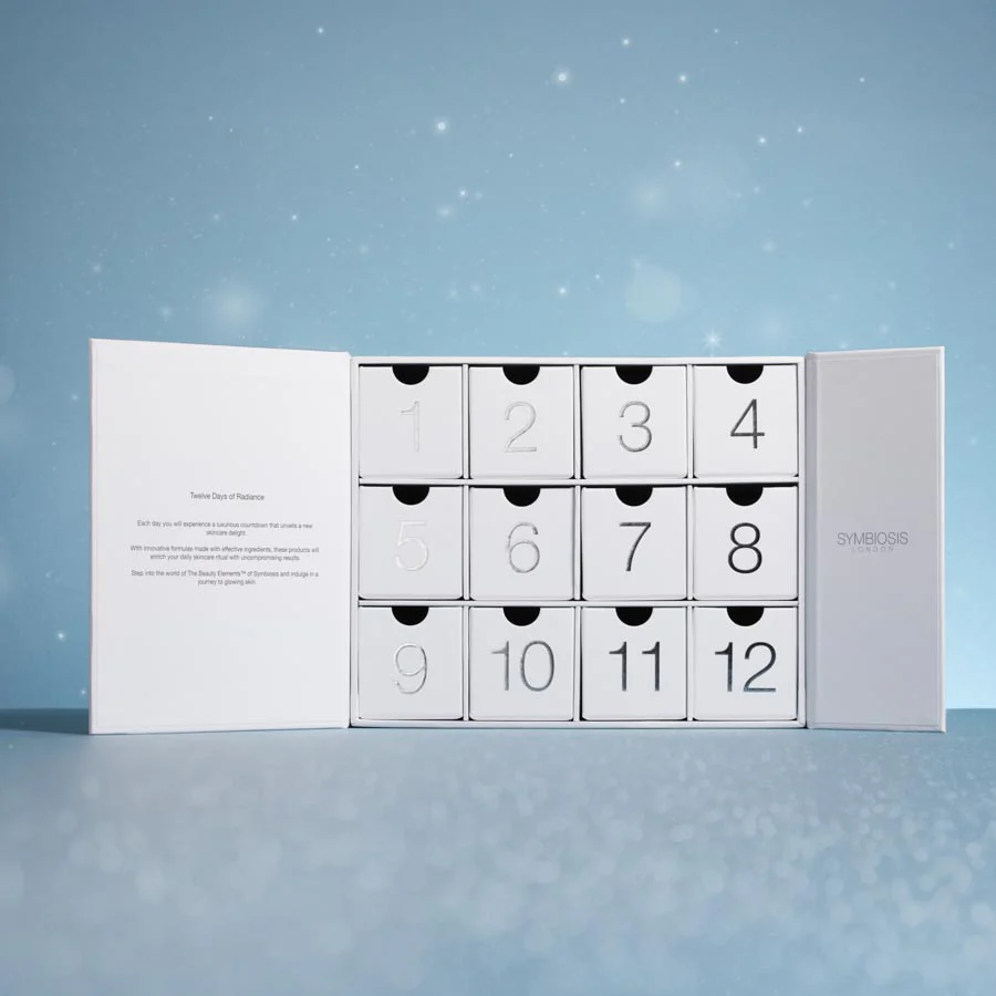 La caja abierta del Calendario de adviento Symbiosis Skincare 2025