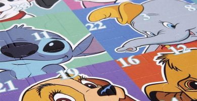Personajes de Disney en las ventanas de un calendario de Adviento para niños