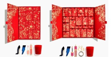 Las cajas y algunos de los productos de los Calendarios de adviento Carolina Herrera 2026