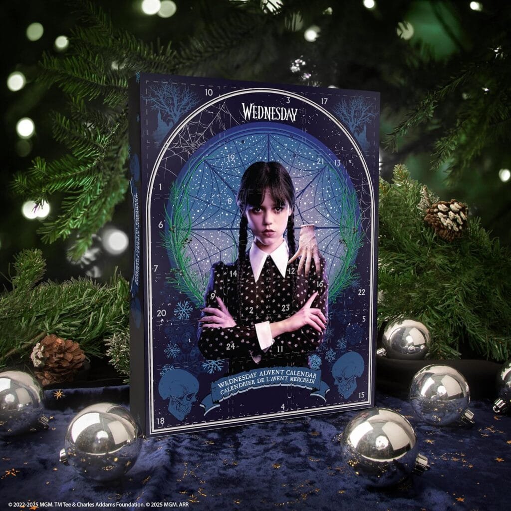 Calendarios de adviento de Miércoles Addams 1 La caja del calendario de adviento de Miércoles Addams 2025 de Cinereplicas