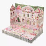 La caja abierta del Calendario de Adviento Cath Kidston 2024, que reproduce una casa de muñecas