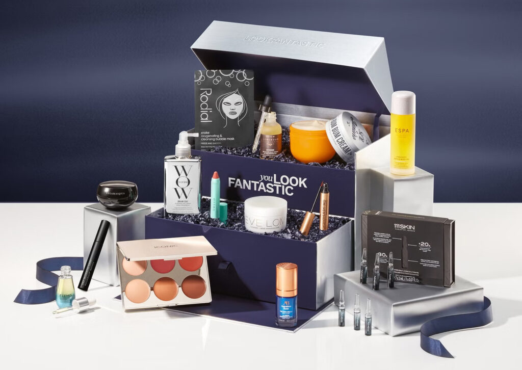 La caja y los productos del Cofre de Belleza Lookfantastic 2024