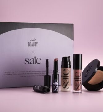 La caja y los seis productos del set Cult Beauty x Saie