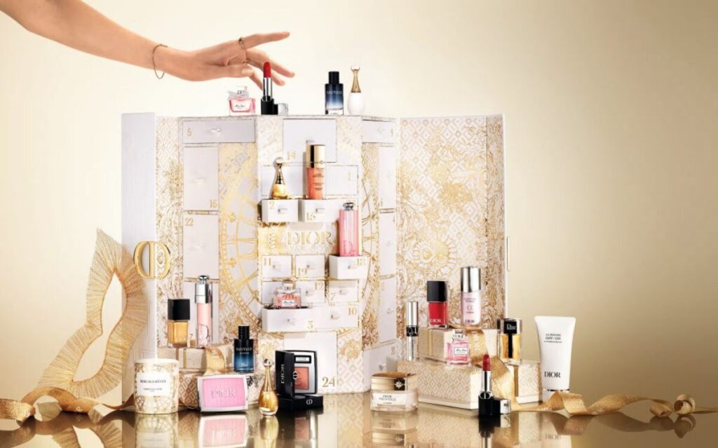 Los productos al descubierto en la caja del Calendario de Adviento Dior 2024